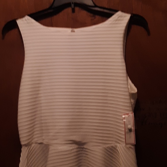 Bisou Bisiu. White Top - Picture 4 of 4